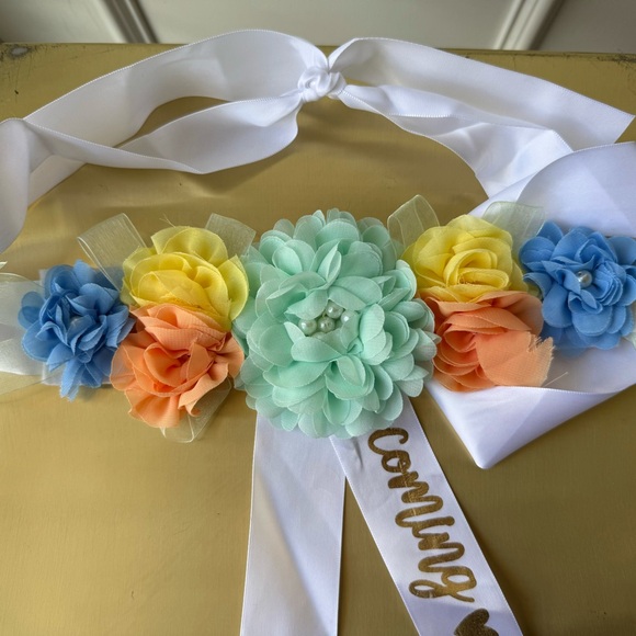 Mommy To Be Sash & Floral Belt Baby Shower Decoration - Picture 3 of 5